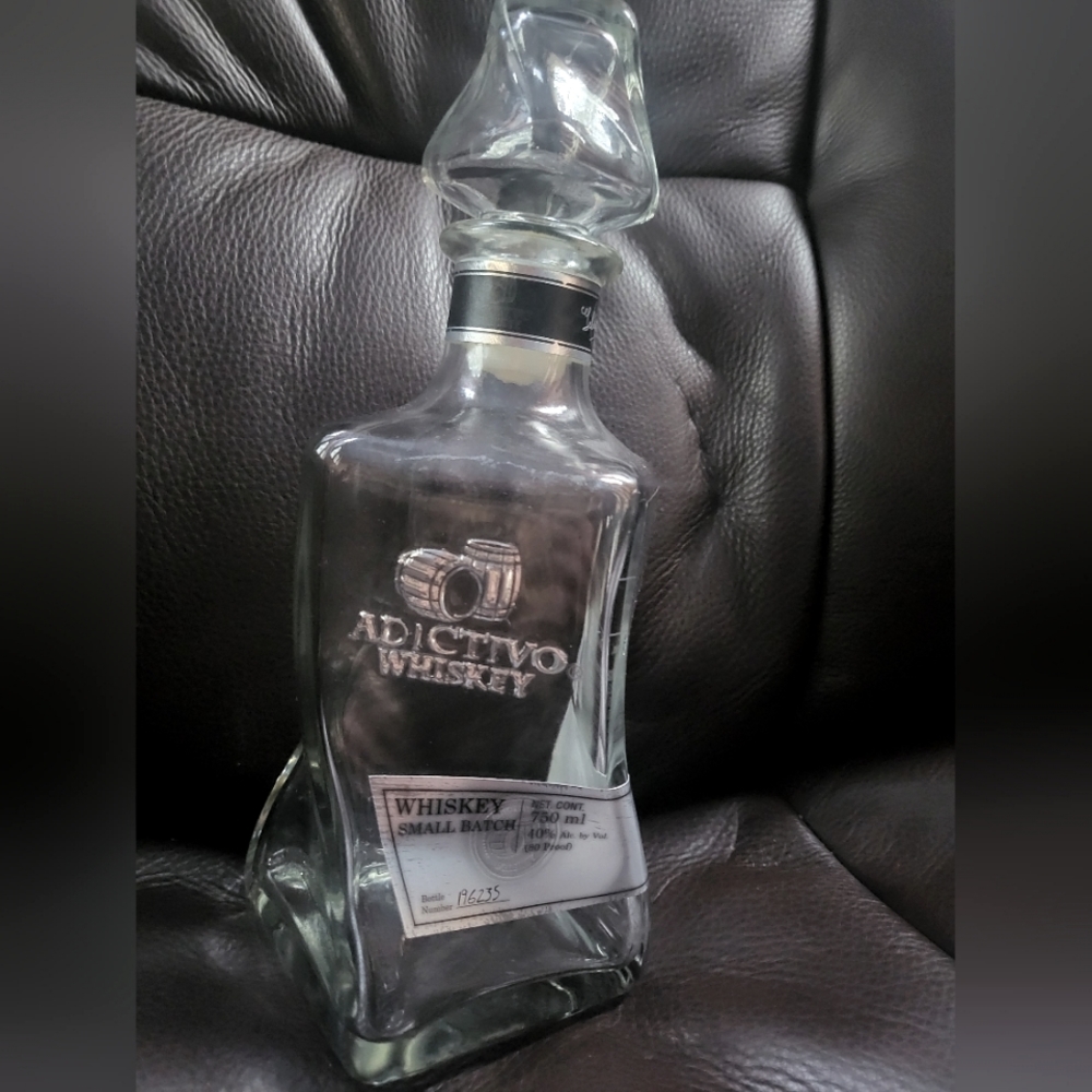 Adictivo Whiskey "EMPTY BOTTLE"